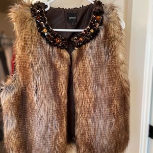 Express size large fur vest